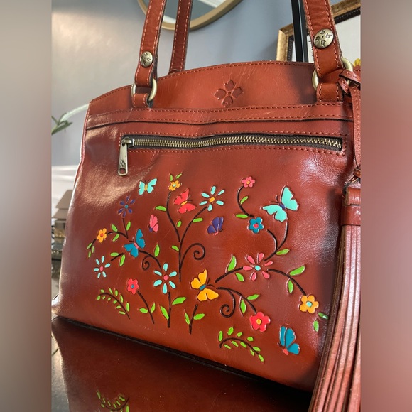 Patricia Nash Poppy Tote with dust cover - Picture 12 of 13